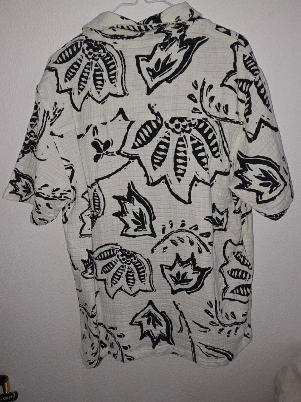 Men's Medium Button down - Picture 2 of 4
